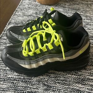 Nike Air Max 95 black volt, Black/Volt/Anthracite/Smoke Grey size 6.5 youth
